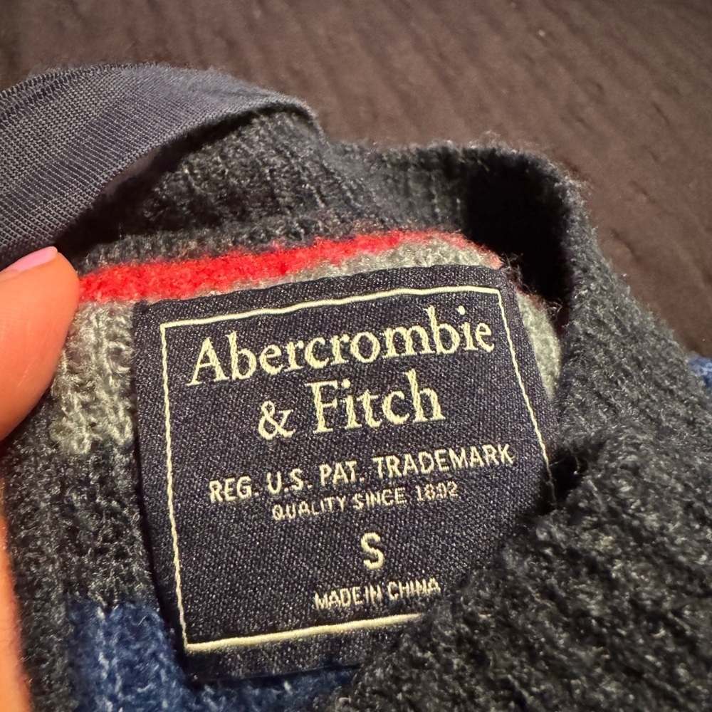 Abercrombie & Fitch sweater - Picture 5 of 5